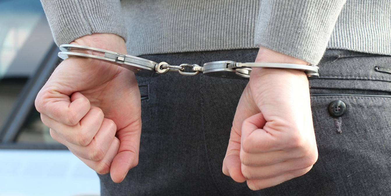 Пьяный эксгибиционист в электричке приставал к 13-летней девочке