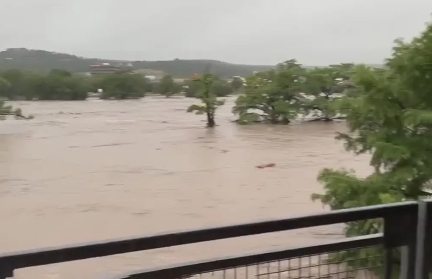 Сильное наводнение в Техасе: есть погибшие и пропавшие без вести