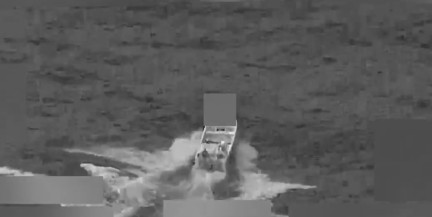 Военные США ударили по судну в Тихом океане