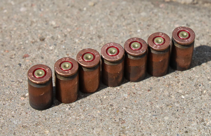 Житель Ивановского района хранил дома автомат Калашникова и более 400 патронов