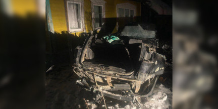 Три человека погибли, двое госпитализированы: в Архангельской области водитель врезался в частный дом