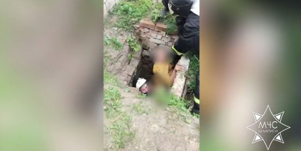 В Добруше спасатели вытащили женщину, провалившуюся в колодец