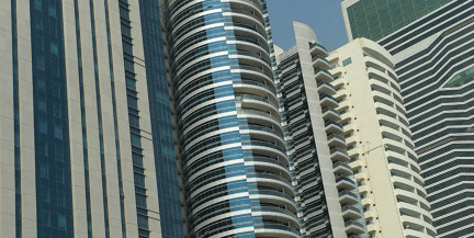 Власти Дубая и Абу-Даби поручили отелям продлить проживание туристов из-за отмены рейсов