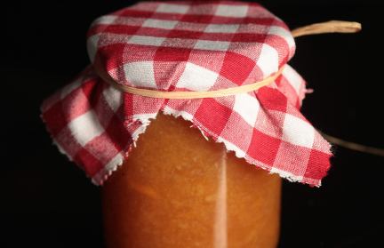 Президент Эквадора заявил о попытке отравить его конфетами и вареньем