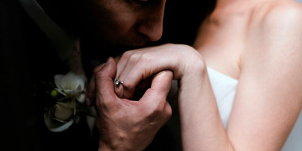 В Великобритании прошел турнир по переноске жен, в котором победила пара из Финляндии