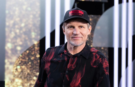 Лидер группы «Вопли Видоплясова» Олег Скрипка призвал устроить военный переворот в Киеве