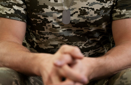 Попытки самоубийства в военкоматах на Украине назвали трусостью