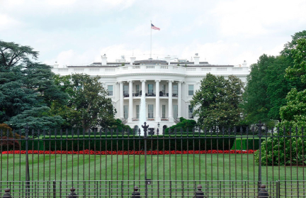 В Вашингтоне начали сносить часть Белого дома – что происходит