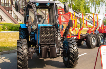 Правительственная делегация отметила успех белорусской техники в Зимбабве