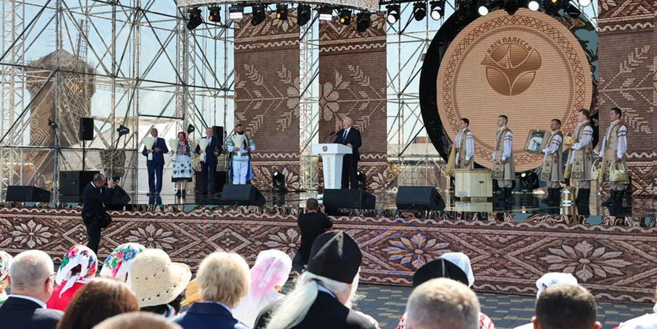 Александр Лукашенко на торжественном открытии культурного фестиваля «Зов Полесья»