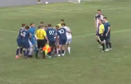 Массовая драка между футболистами произошла на матче Кубка Беларуси – видео