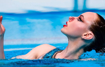 Виктор Лукашенко поздравил Василину Хондошко с серебром чемпионата мира в сольной программе синхронного плавания