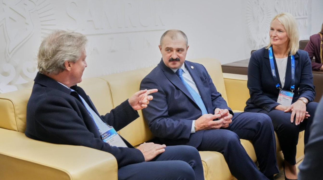 Виктор Лукашенко встретился с главой European Aquatics в Астане и поздравил пловцов с медалями