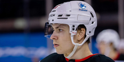 Четыре зуба выбили белорусскому хоккеисту в матче чемпионата НХЛ