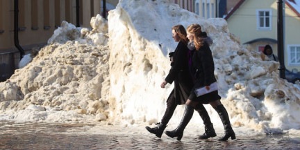 МЧС призывает белорусов править особую осторожность на дорогах из-за гололедицы