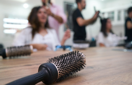 Жительница Мозыря сделала наращивание волос на дому и пошла в суд – что ей не понравилось?