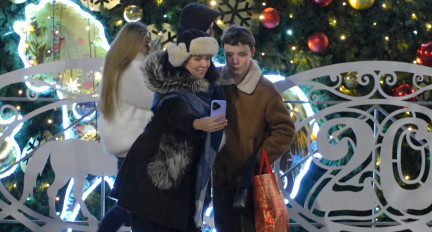 Беларусь в «золотой середине»: как праздники не превращаются в экономический стоп, в отличие от России