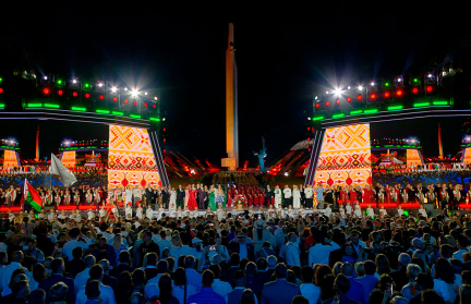 Символы памяти и надежды: как Беларусь отметила День Независимости