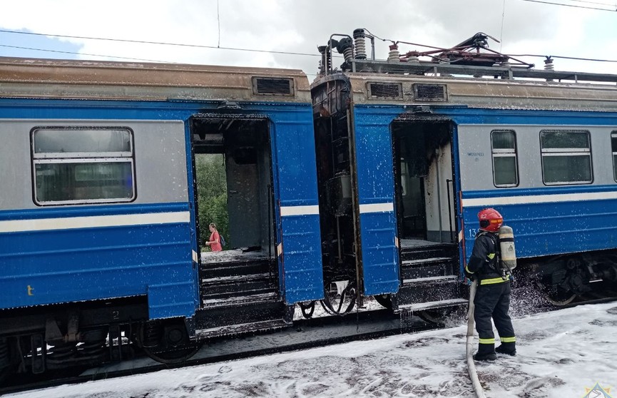 В Молодечненском районе загорелась электричка