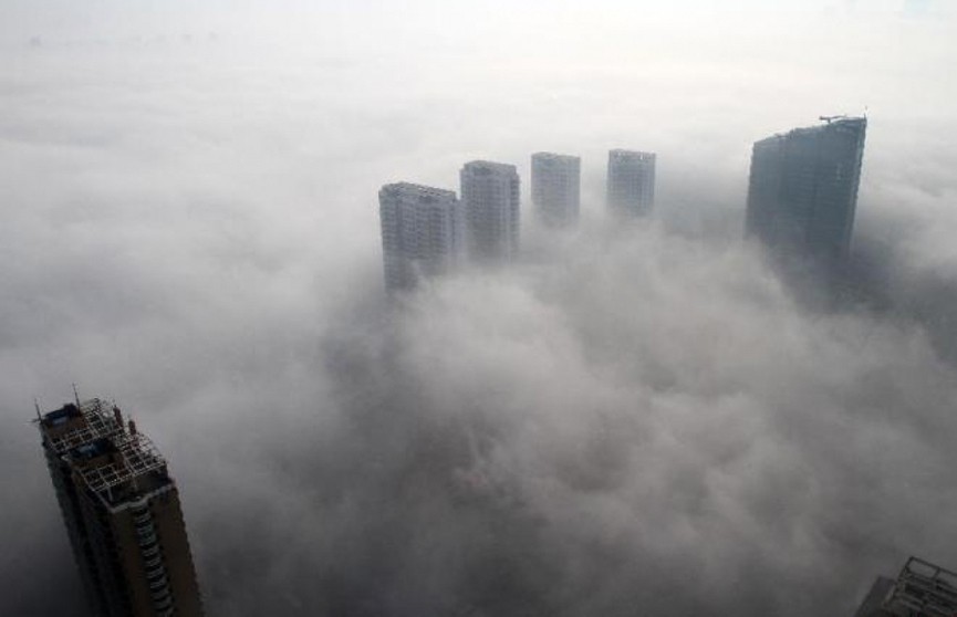 Сильный смог образовался в 79 городах Китая