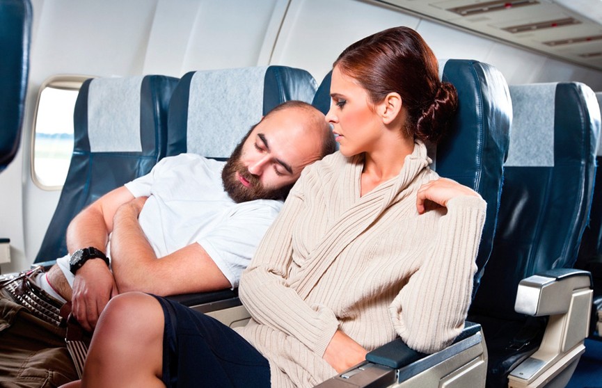 Когда и почему нельзя спать в самолете? Рассказывает эксперт