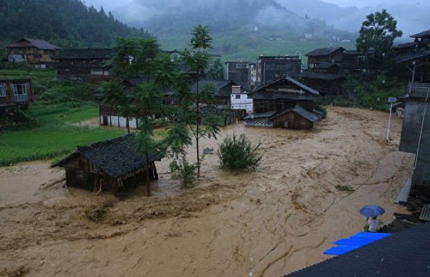 Четыре туриста погибли в результате наводнения в Китае