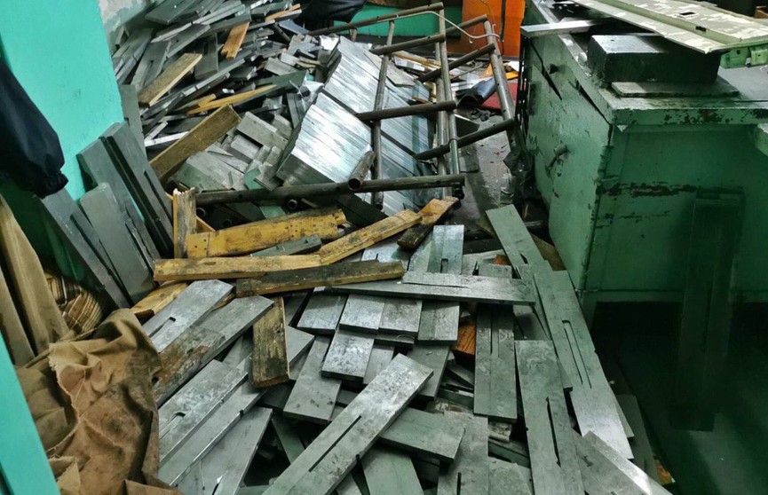 На предприятии в Бобруйске обрушился стеллаж: пострадали трое рабочих