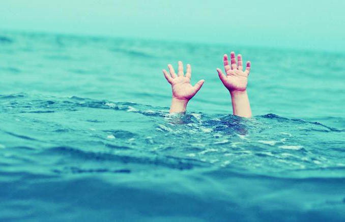 Мать утонувшего на озере Белом малыша была пьяна в момент трагедии. Возбуждено уголовное дело