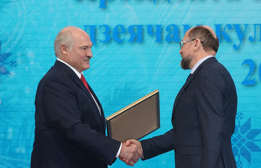 Александр Лукашенко вручил награды «За духовное возрождение»