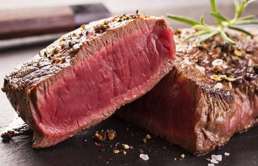 Как правильно жарить мясо: 5 секретов сочного стейка 🥩
