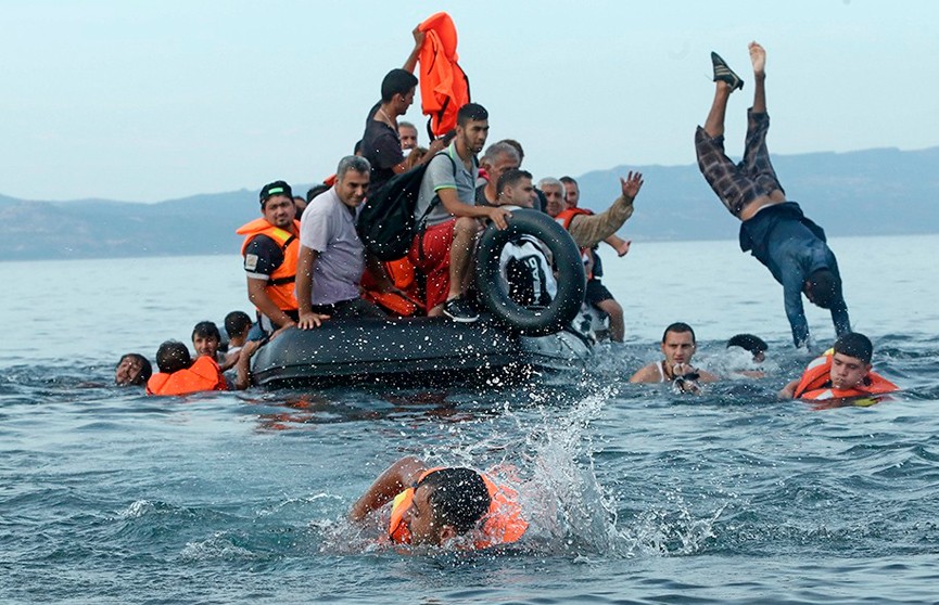 Италия будет штрафовать тех, кто помогает спасать мигрантов
