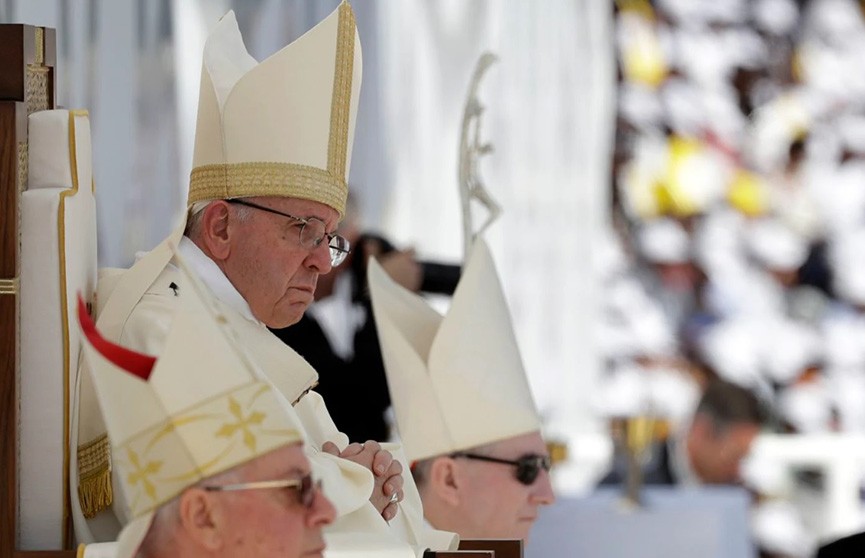 Папа Римский Франциск возглавил мессу в Абу-Даби