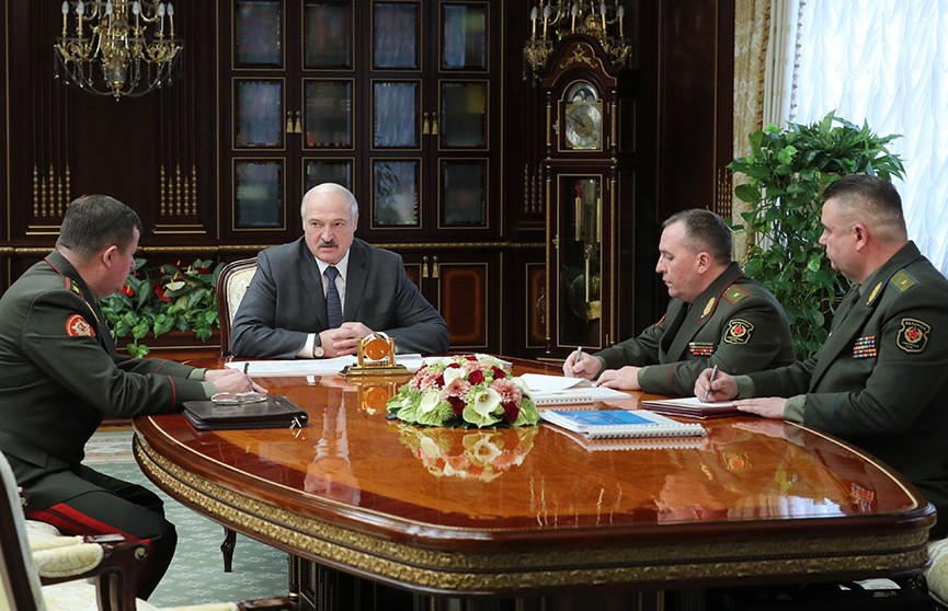 Лукашенко обсудил с силовиками реагирование на учения НАТО