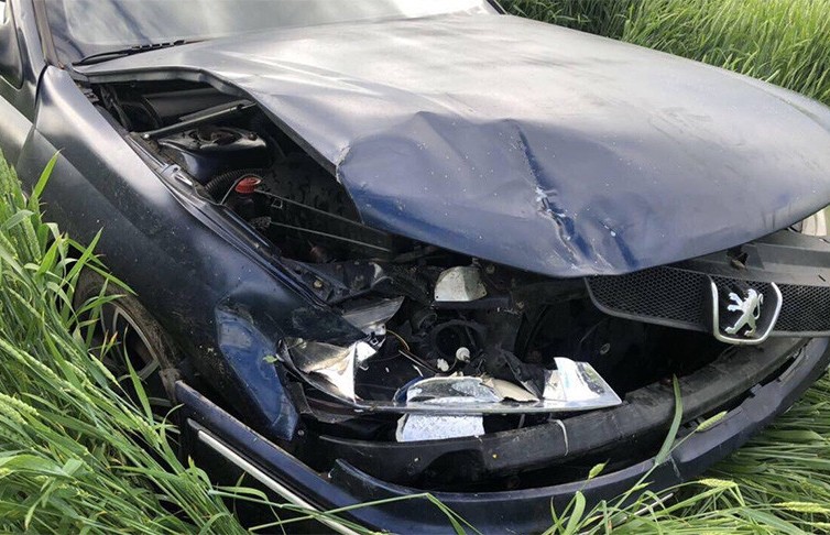 Автомобиль LADA врезался в трактор в Барановичском районе