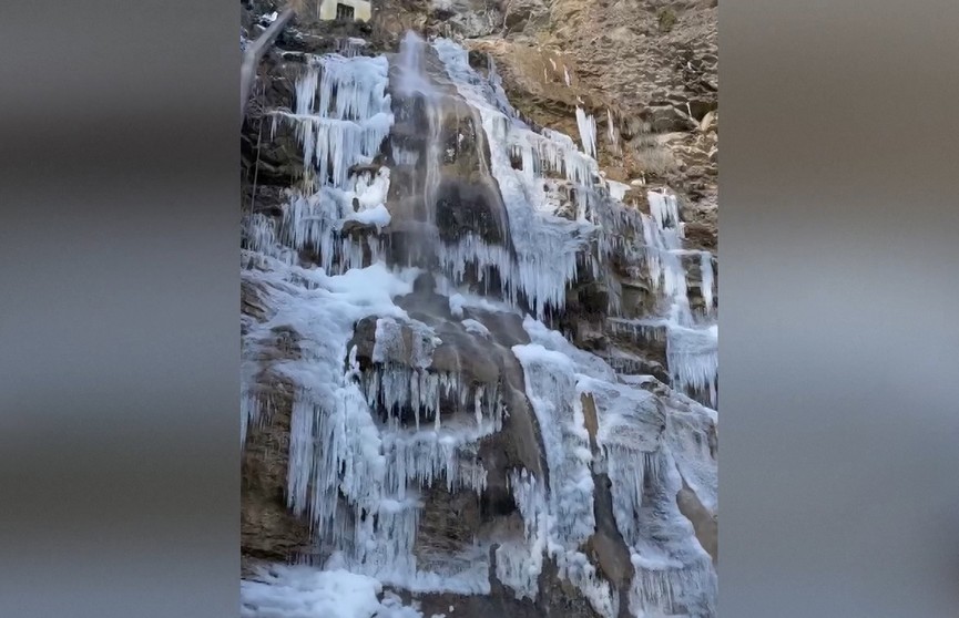 Замерз самый высокий водопад Крыма