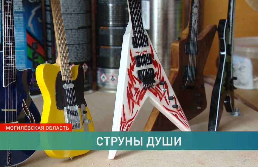 Белорус своими руками создает миниатюры легендарных гитар. Только взгляните!