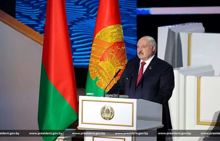 Президент Беларуси: Мы фиксируем факты непрерывного ведения воздушной и космической разведки на восточном направлении