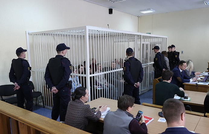 В Минске начали судить 18 фигурантов по делу о терроризме. В обвинении есть эпизод о поджоге дома Гайдукевича