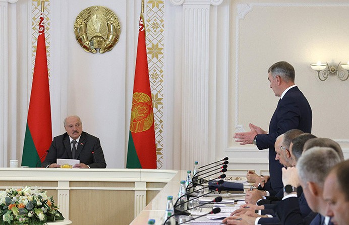 Лукашенко провел совещание с руководством правительства и губернаторами