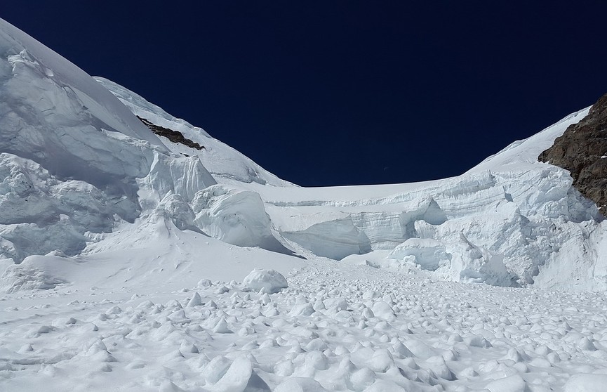 Три альпиниста погибли под лавиной в Канаде