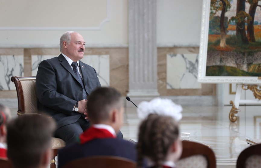 Лукашенко пообщался с пионерами: о лидерстве, школьных годах и о том, как стать президентом