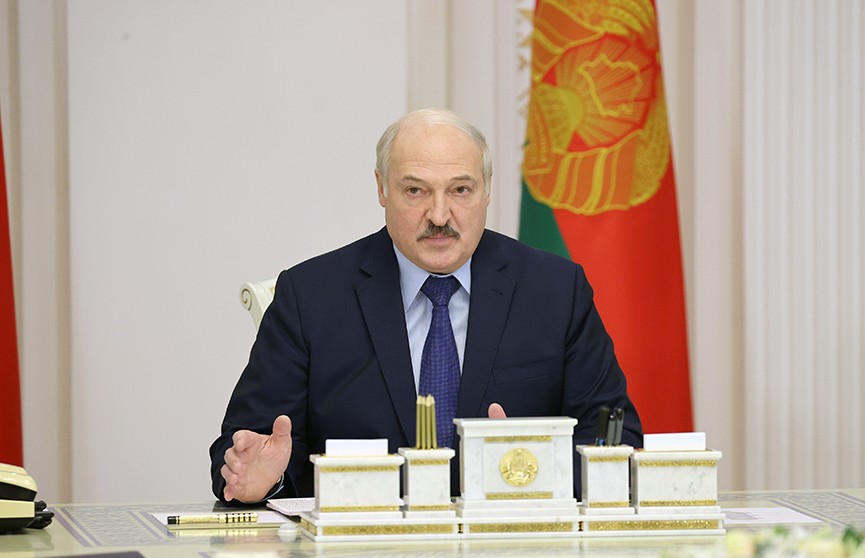 Лукашенко – о Польше: В июне они нам пели песни, приятные для слуха, и в то же время через спецслужбы вели двойную игру