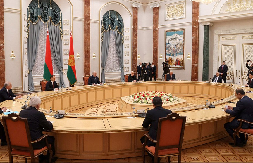 Лукашенко главам правительств стран СНГ: Нужно вести живой диалог, идти друг другу навстречу