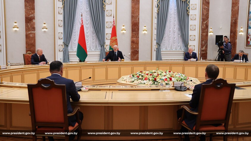 Лукашенко провел встречу с руководителями спецслужб стран СНГ
