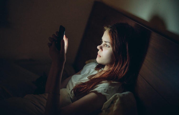 Социальные сети и нехватка сна: что опаснее для психики?
