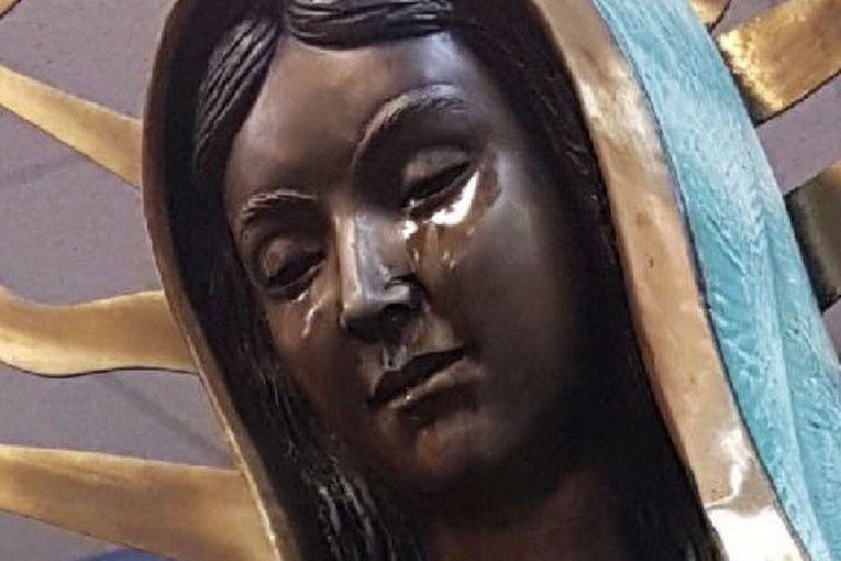 В США «заплакала» статуя Девы Марии
