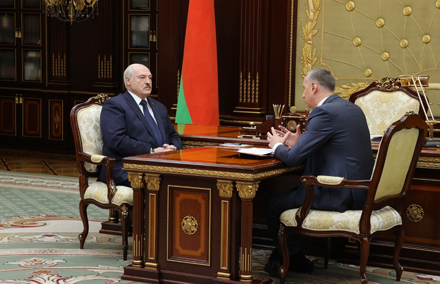Александр Лукашенко встретился с послом Беларуси в России Дмитрием Крутым
