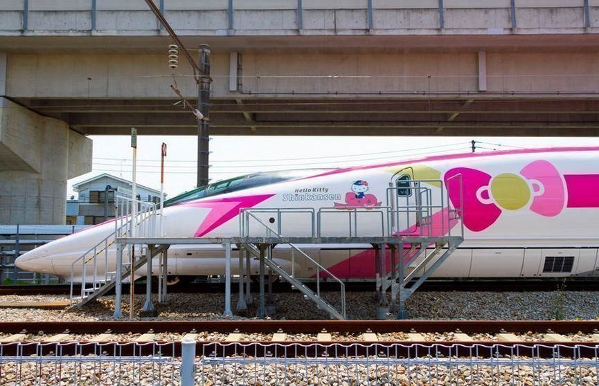 В Японии появился скоростной поезд в стиле Hello Kitty