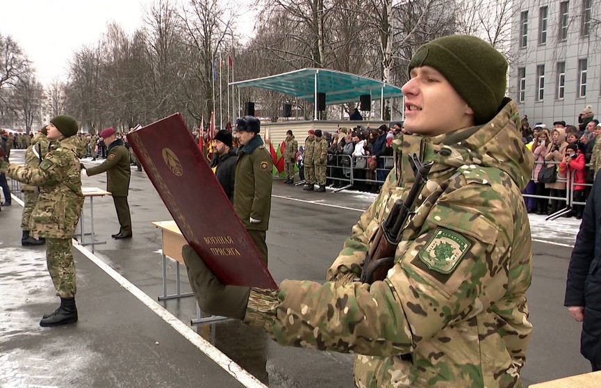 Более 1500 новобранцев внутренних войск приняли военную присягу