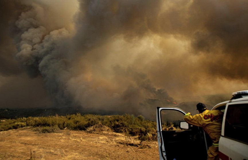 В Калифорнии из-за природных пожаров эвакуированы более 20 тысяч человек